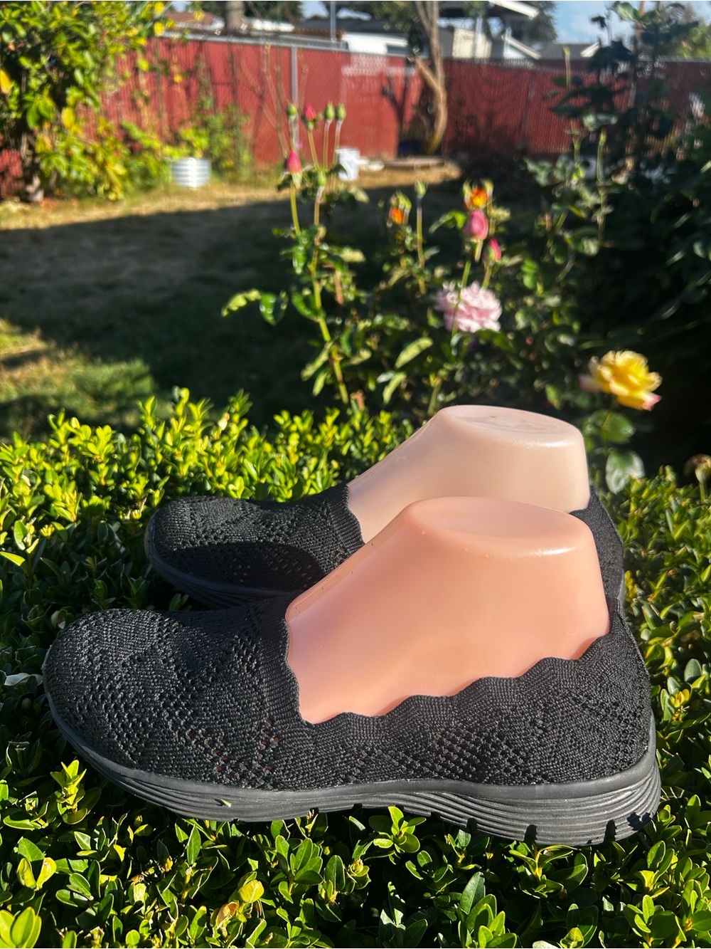 Skechers Women’s Black Slip-On Knit Walking Shoes Size 6.5